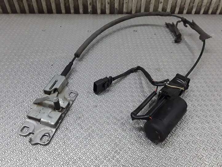 Audi A8 (1999 - 2002)  4E0827383C Притягиватель задней крышки