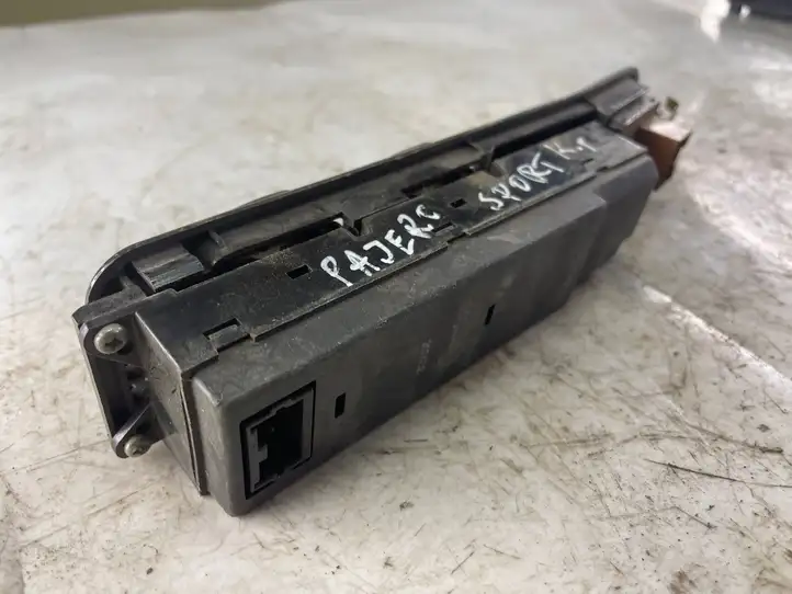 Mitsubishi Pajero Sport I (2004 - 2008) 8608a048x Блок кнопок стеклоподъемников — фото 2