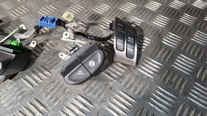 Honda Accord (2003 - 2007) M29811 Кнопки на рулевом колесе — фото 3