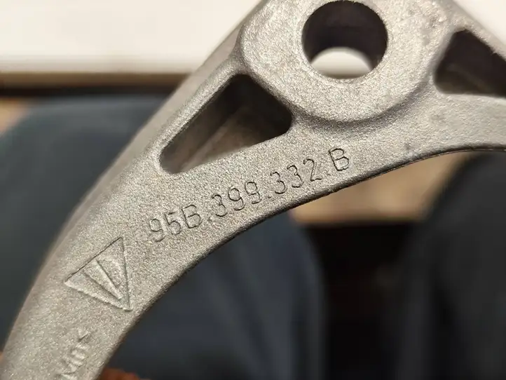 Porsche Macan (95B) (2014 - 2018) 95B399332B Кронштейн двигателя — фото 7