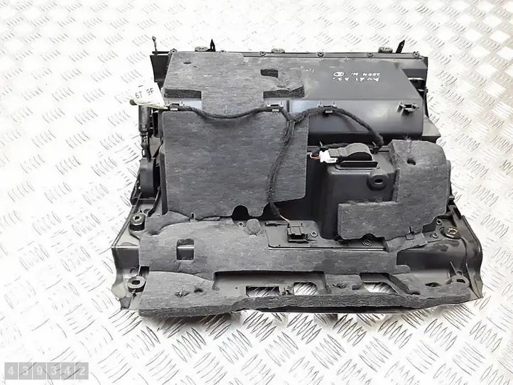 Audi A3/S3 8P (2003 - 2005) 8P1857035B Бардачок в сборе — фото 2