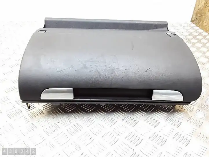 Audi A3/S3 8P (2003 - 2005) 8P1857035B Бардачок в сборе — фото 3