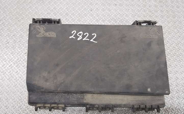 Opel Astra (2004 - 2009)  13125865 Крышка ящика предохранителей