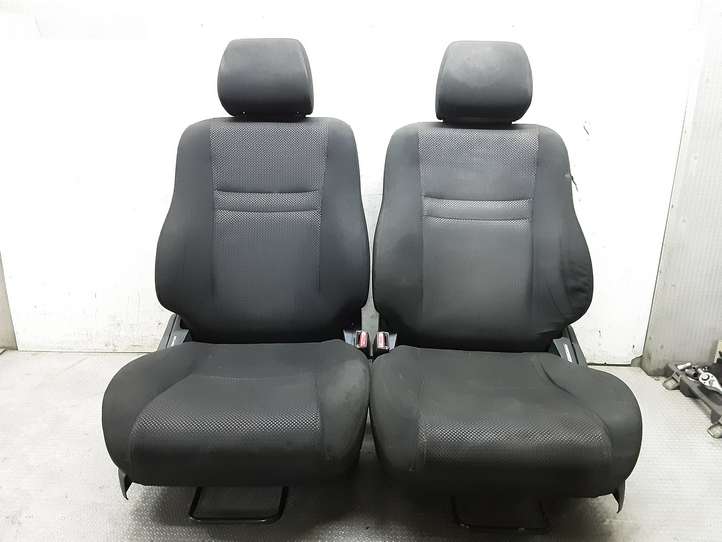 Toyota Avensis T250 (2003 - 2006)   Комплект отделки дверей