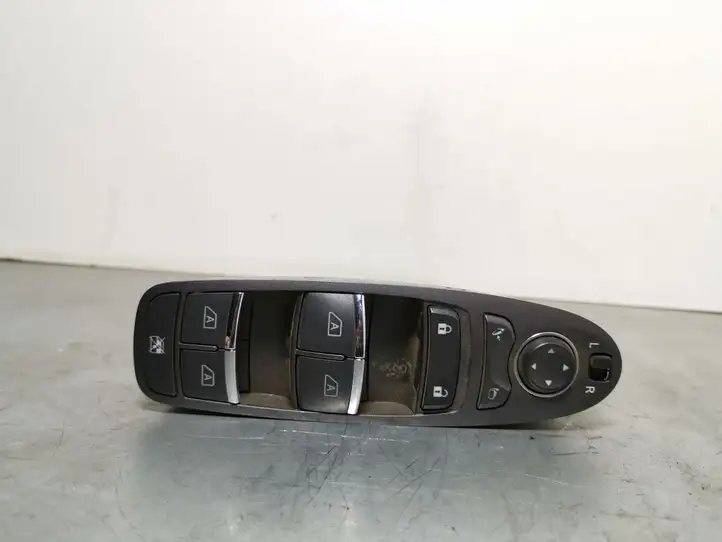 Infiniti Q50 (2013 - 2018) Кнопка стеклоподъемников — фото 1