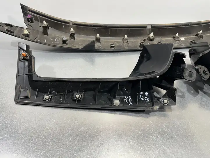 Subaru Forester SK (2018 - 2025) 91112SJ080 Комплект обшивки крышки багажника — фото 5