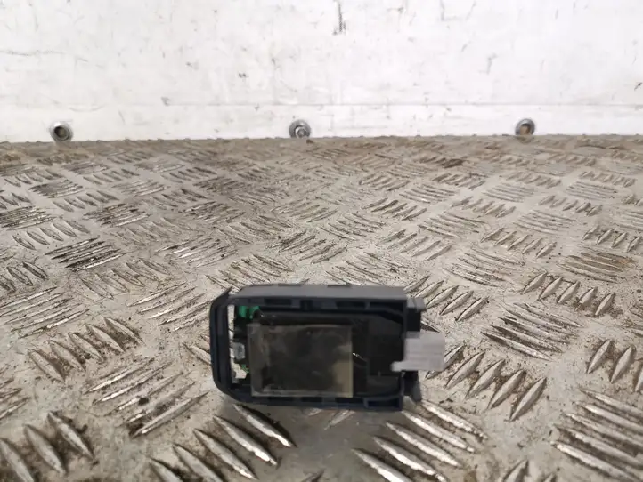Toyota C-HR I (2016 - 2022) Датчик дождя — фото 2