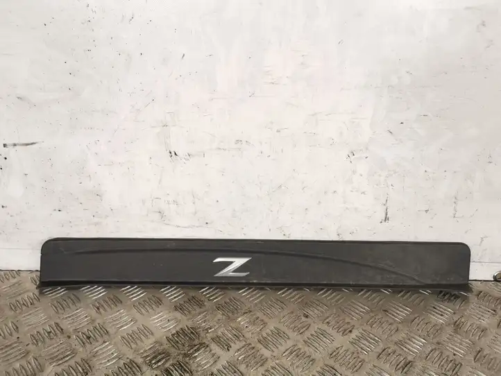 Nissan 370Z (2014 - ) Внутренняя отделка переднего порога — фото 1
