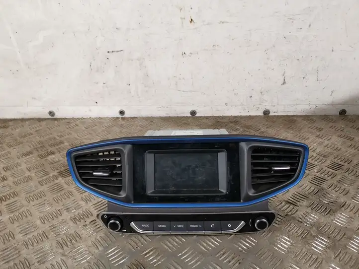 Hyundai Ioniq (2016 - ) Магнитола / мультимедийная система — фото 1