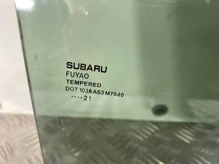 Subaru Outback (BT) (2019 - ) M7040 Стекло задней двери — фото 2