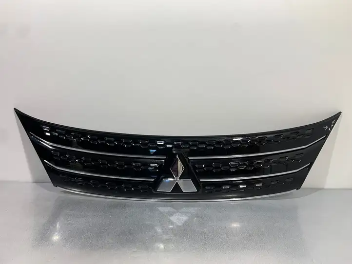 Mitsubishi Outlander IV (2021 - ) 7450B400 Верхняя решетка радиатора — фото 1