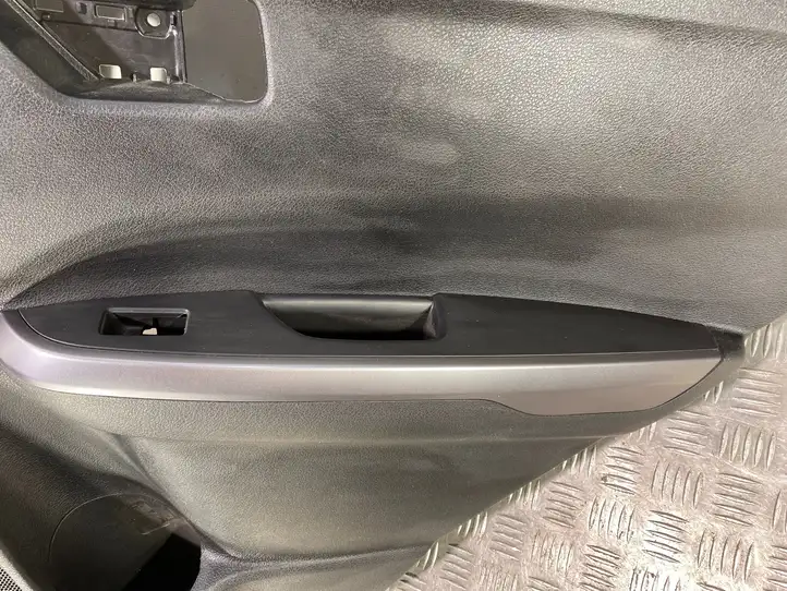 Suzuki Vitara (2018 - ) 8307654P20 Обшивка задней двери — фото 2