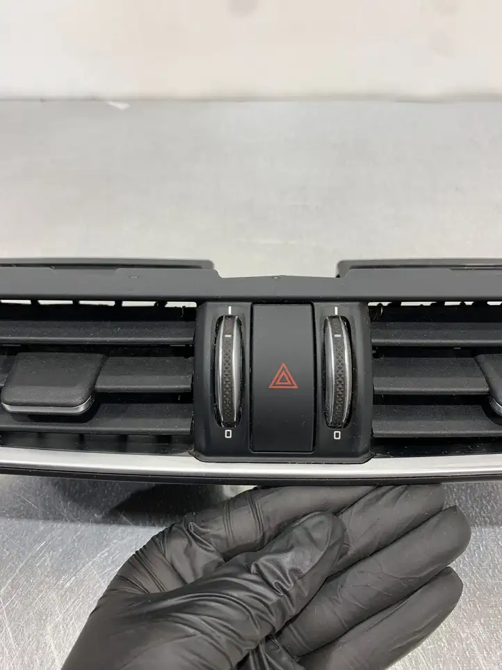 Alfa Romeo Stelvio Type 949 (2017 - ) 1561160970 Центральный воздушный дефлектор — фото 10
