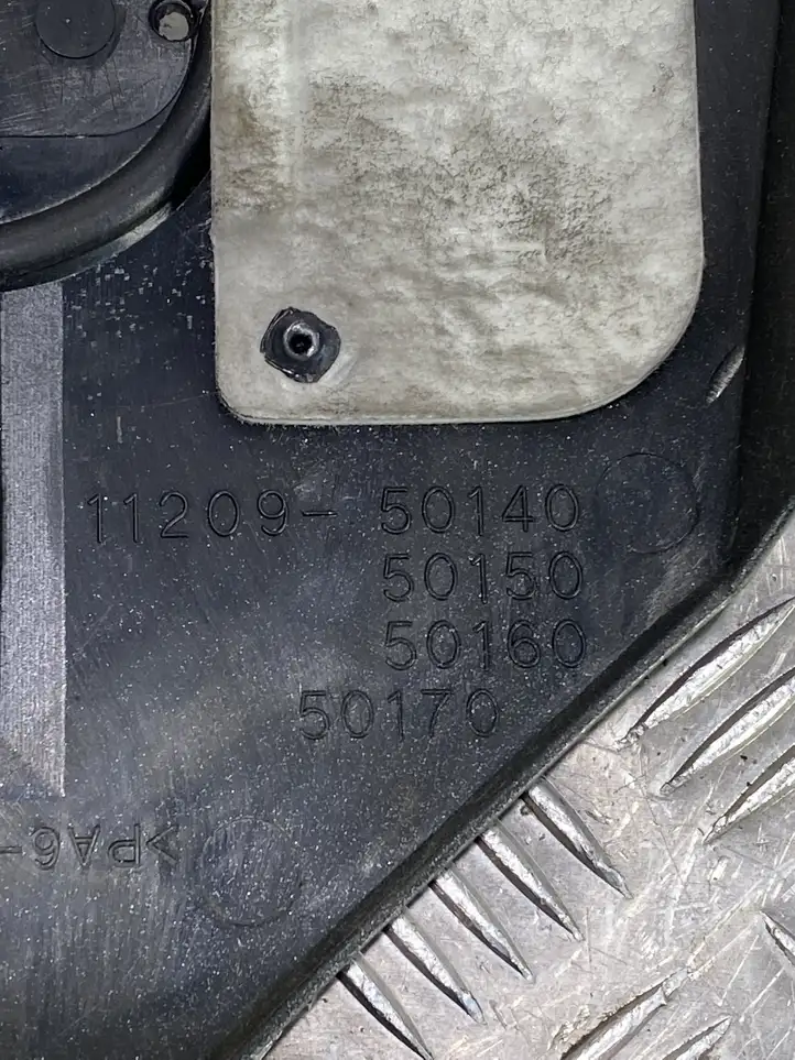 Lexus GS 300 350 430 450h (2004 - 2007) 1120950140 Крышка двигателя декоративная — фото 3