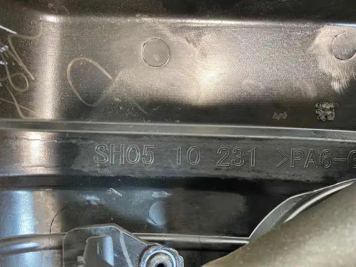 Mazda 3 II (2013 - 2017) SH0510231 Крышка двигателя декоративная — фото 7