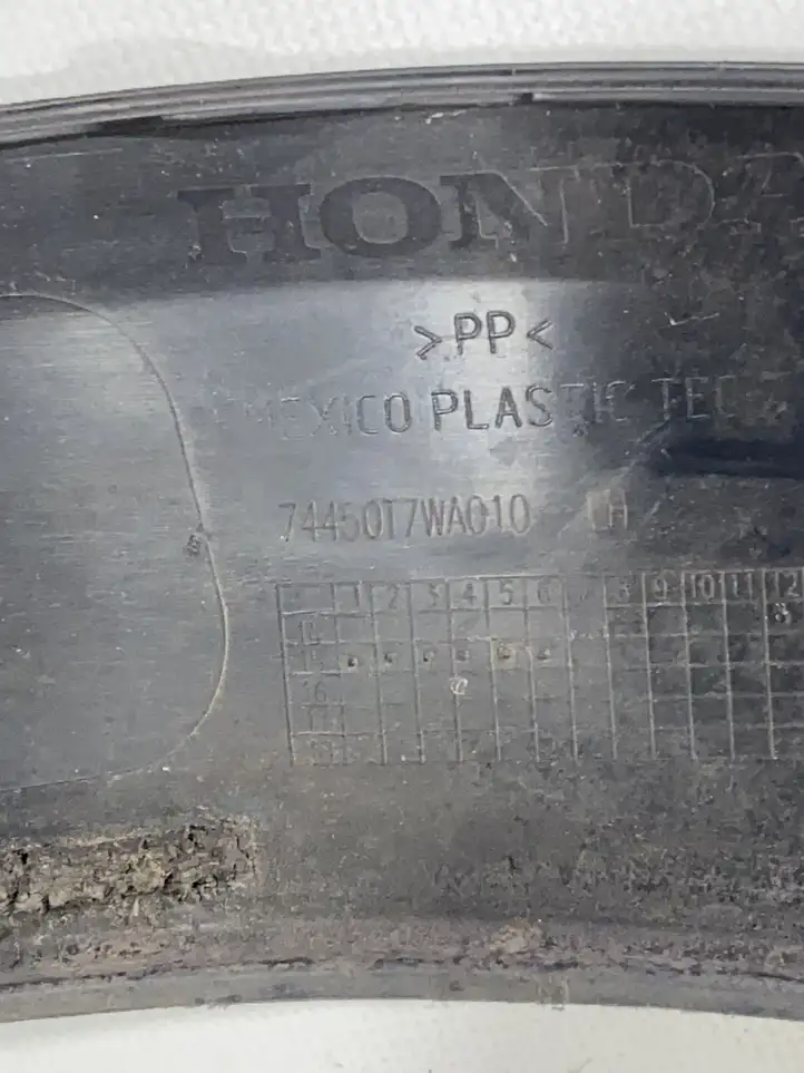 Honda HR-V (2015 - 2020) 74450T7WA010 Молдинг заднего крыла — фото 3