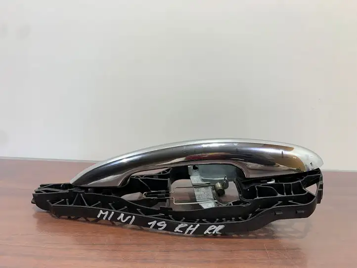 Mini Cooper Countryman F60 (2016 - 2020) Наружная ручка задней двери — фото 2