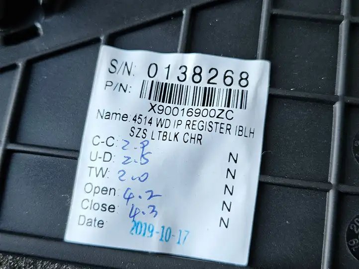 Dodge Durango (2013 - ) X90016900ZC Центральный воздушный дефлектор — фото 4
