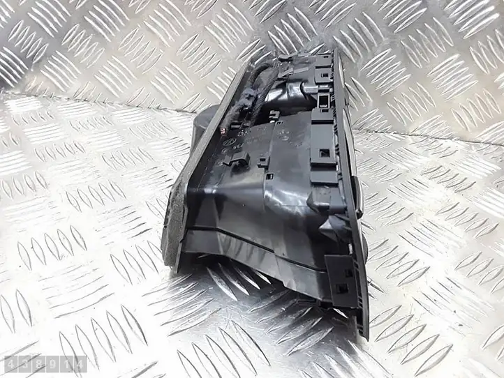 Volkswagen Golf VI (2009 - 2013) 5K0815735 Центральный воздушный дефлектор — фото 2