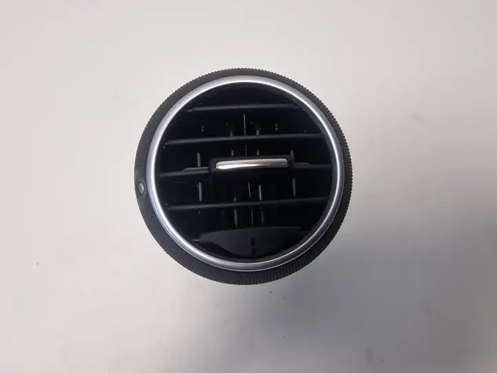 Audi A3/S3 8P (2004 - 2008) 8P0820901D Боковой воздушный дефлектор — фото 1