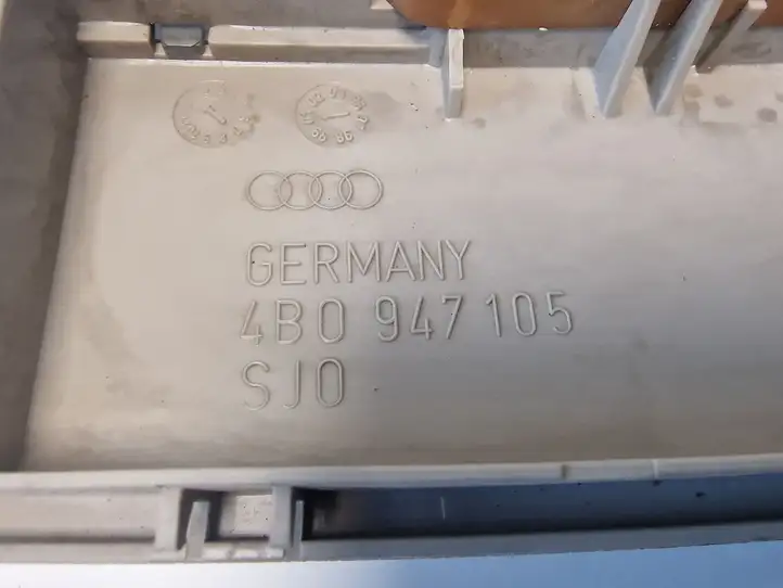 Audi A6 S6 C5 4B (1997 - 2001) 4B0947105 Передняя подсветка — фото 3