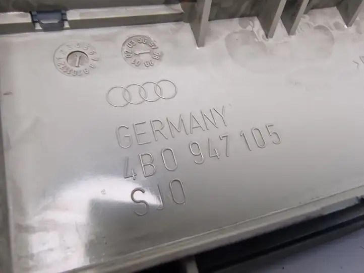 Audi A6 S6 C5 4B (1997 - 2001) 4B0947105 Передняя подсветка — фото 3