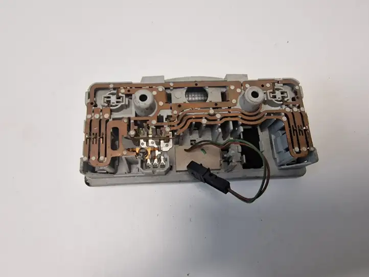Volkswagen PASSAT B5.5 (2001 - 2005) 1U0947105B Передняя подсветка — фото 2