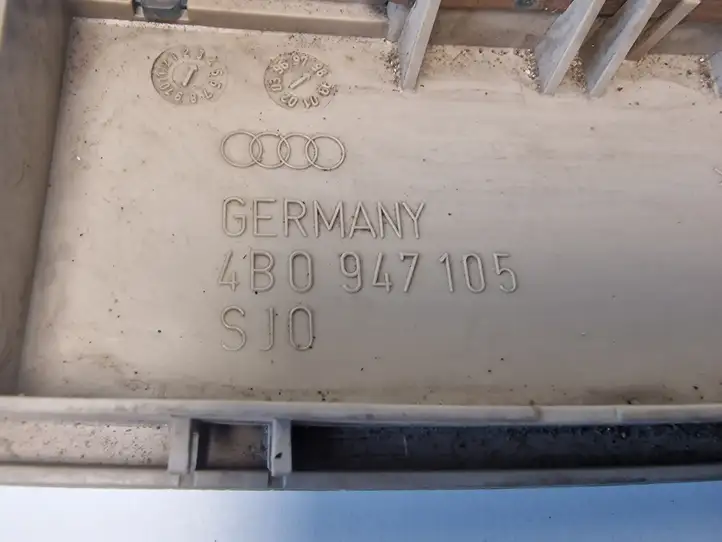 Audi A6 S6 C5 4B (1997 - 2001) 4B0947105 Передняя подсветка — фото 3