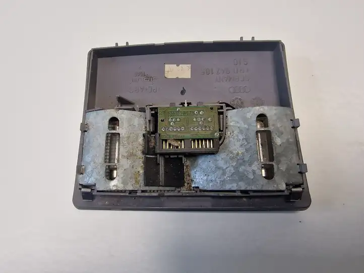 Audi A6 S6 C5 4B (1997 - 2001) 4B0947105 Передняя подсветка — фото 2