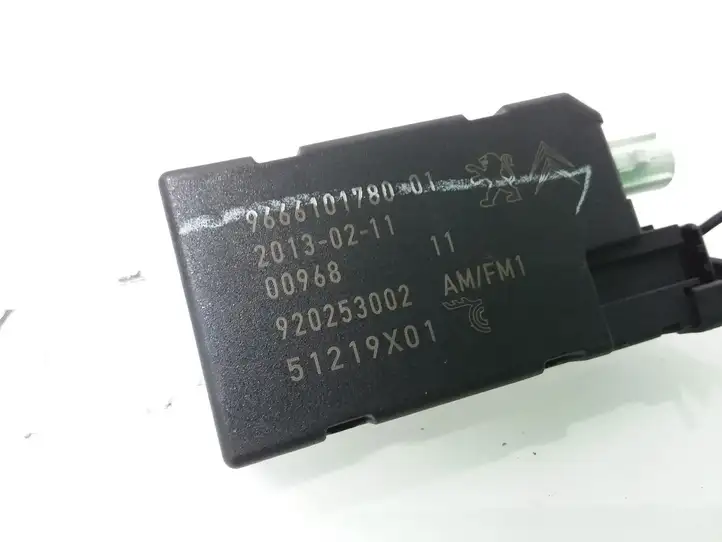 Peugeot 508 (2010 - 2014) 9666101780 Усилитель антенны — фото 3
