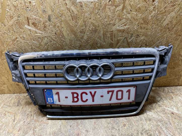 Audi A4 S4 B8 8K Grotelės viršutinės