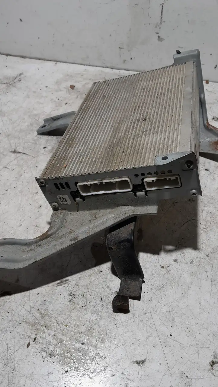 Toyota Prius (XW20) (2003 - 2009) 862800W240 Усилитель звука — фото 4