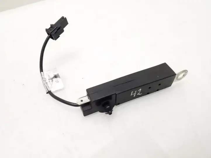 Mercedes-Benz E W212 (2009 - 2016)  A2048702589 Усилитель антенны