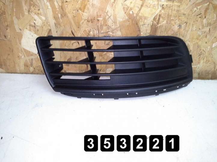 1k0853666f Volkswagen Golf V Grotelės priekinės