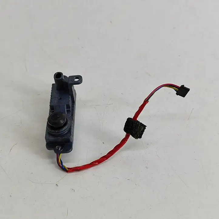 Tesla Model Y (2019 - 2024)  110061900C Боковая камера в крыле