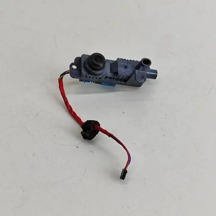 Tesla Model Y (2019 - 2024)  110061900C Боковая камера в крыле