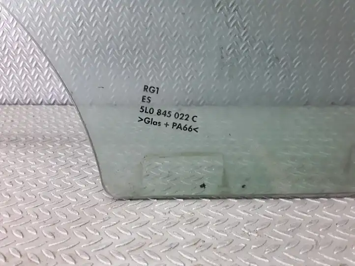 Skoda Yeti (2009 - 2012)  5L0845022C Основное стекло передних дверей (четырехдверного автомобиля)