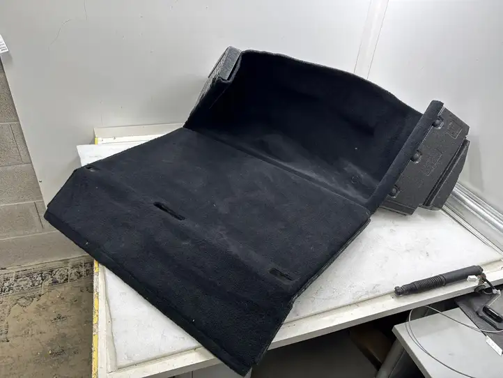 Tesla Model X (2015 - 2021) 108845400B Задний коврик салона — фото 1