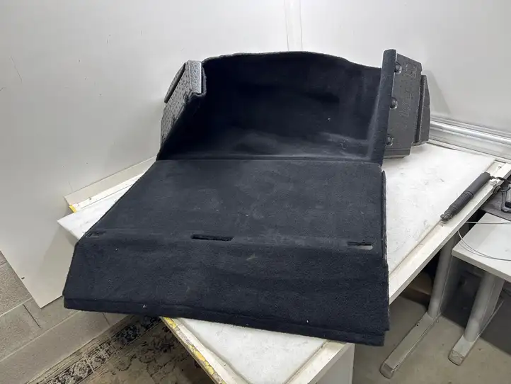 Tesla Model X (2015 - 2021) 108845400B Задний коврик салона — фото 2