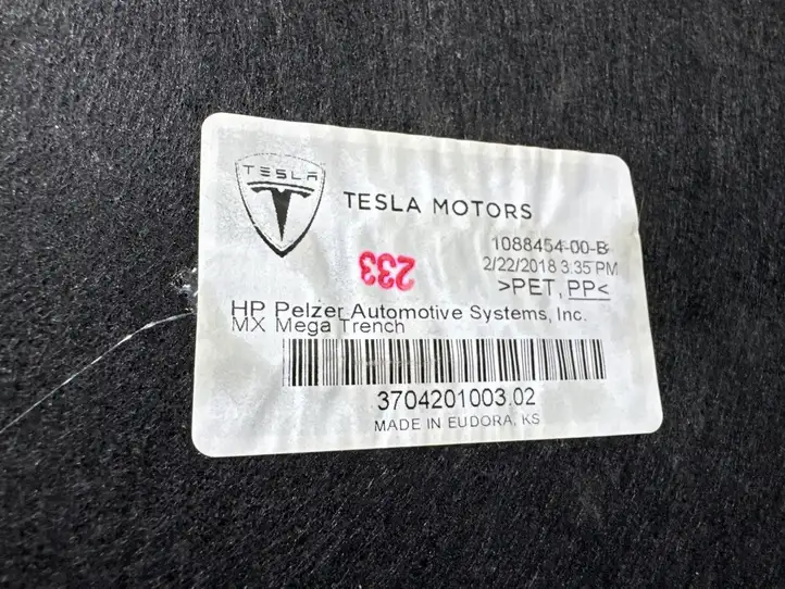 Tesla Model X (2015 - 2021) 108845400B Задний коврик салона — фото 4