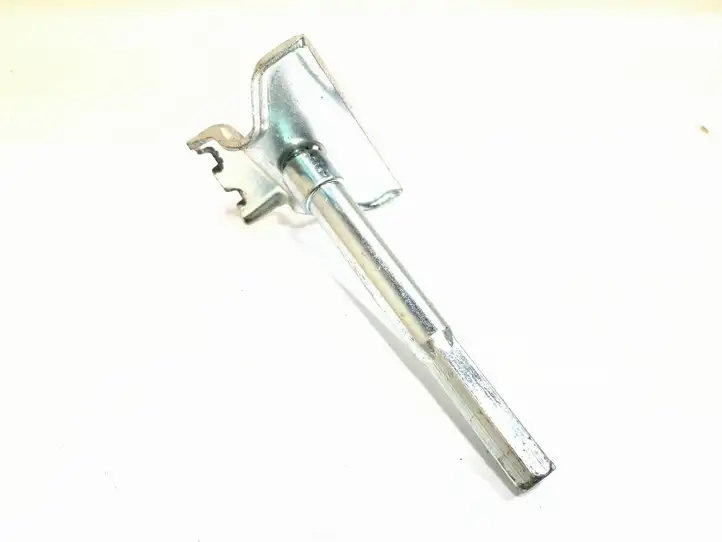 Audi Q7 (2005 - 2009)  7L0915138C Держатель аккумулятора