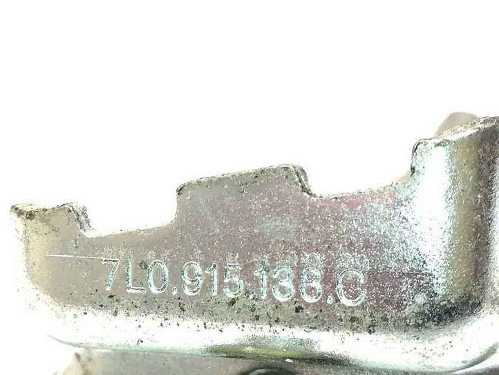 Audi Q7 (2005 - 2009)  7L0915138C Держатель аккумулятора