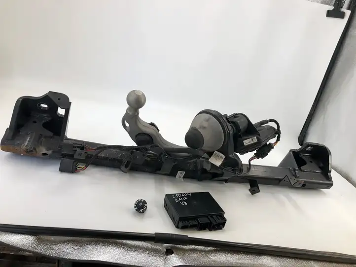 BMW    5a272e703 Комплект крюка