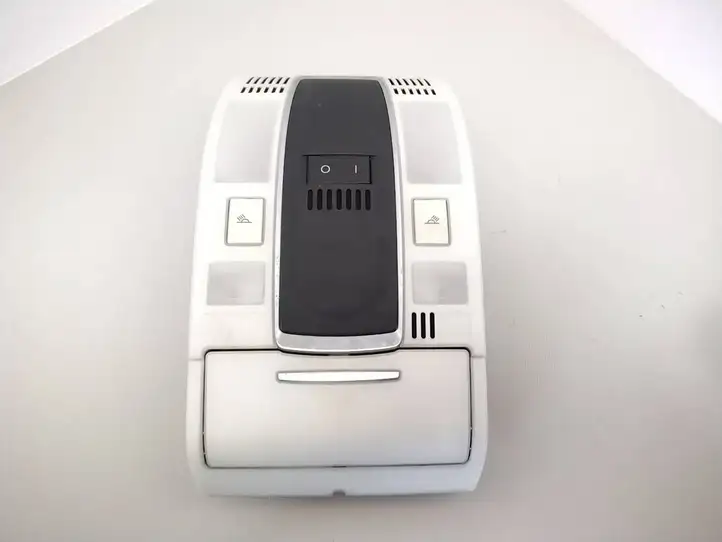 Audi A6 S6 C6 4F (2004 - 2008) 4F0951177 Передняя подсветка — фото 1