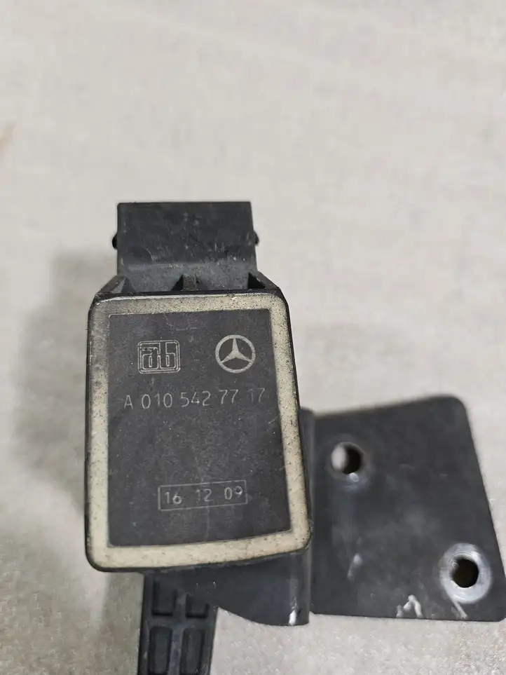 Mercedes-Benz GL X164 (2006 - 2012) A1643200532 Датчик высоты подвески — фото 3