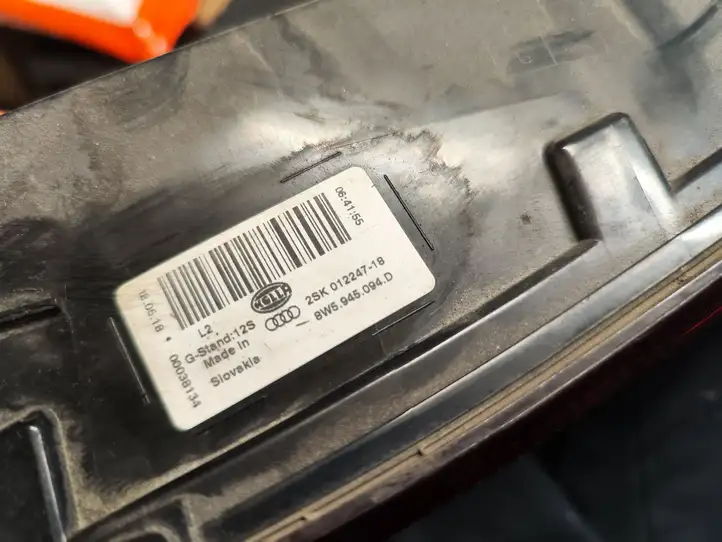 Audi A4 S4 B9 (2015 - 2019) 8W5945094D Задний фонарь в крышке багажника — фото 7