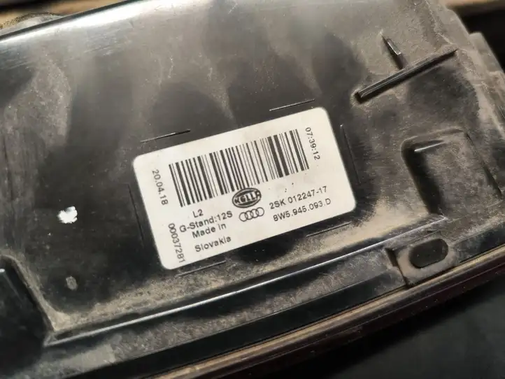 Audi A4 S4 B9 (2015 - 2019) 8W5945093D Задний фонарь в крышке багажника — фото 6