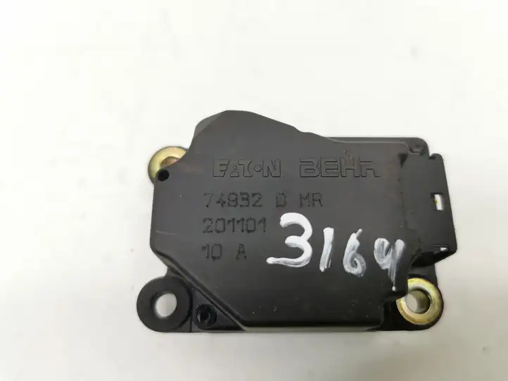 Toyota Avensis T220 (2000 - 2003) 74932 Двигатель задвижки потока воздуха — фото 2