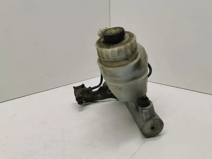 Toyota Avensis T220 (2000 - 2003) 03350884211 Главный тормозной цилиндр — фото 2