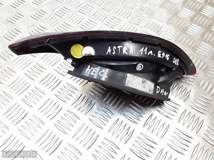 Opel Astra J (2009 - 2012) 1090098 Задний фонарь в крышке багажника — фото 4